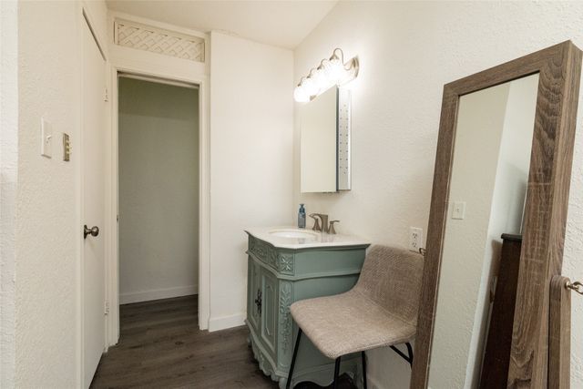 812 Denton Drive, Euless, TX 76039
