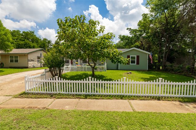 812 Denton Drive, Euless, TX 76039