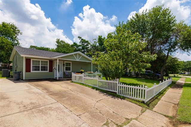 812 Denton Drive, Euless, TX 76039