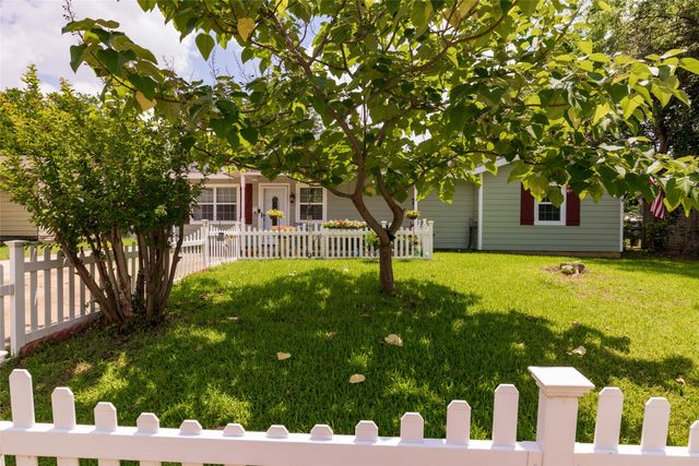 812 Denton Drive, Euless, TX 76039