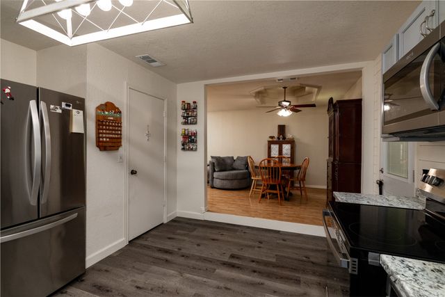 812 Denton Drive, Euless, TX 76039