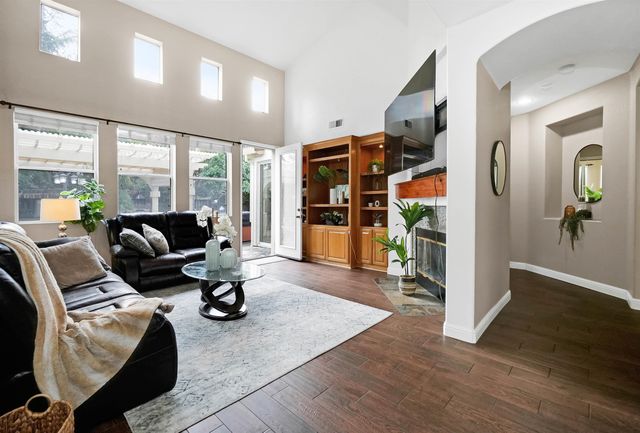 327 Brookview Way, Hayward, CA 94544