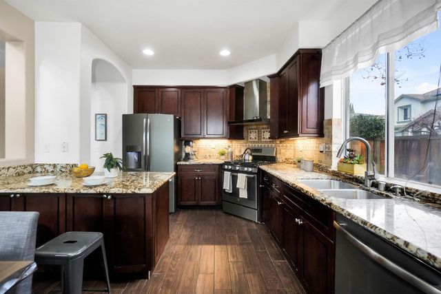 327 Brookview Way, Hayward, CA 94544