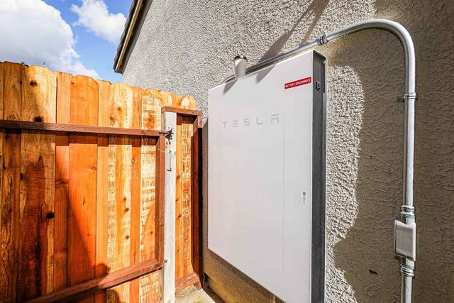 327 Brookview Way, Hayward, CA 94544