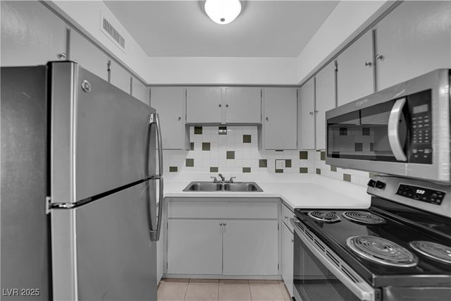 555 South Royal Crest Circle 2, Las Vegas, NV 89169