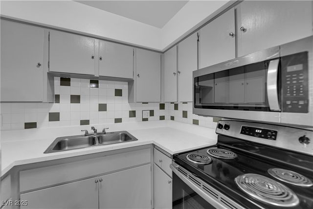 555 South Royal Crest Circle 2, Las Vegas, NV 89169