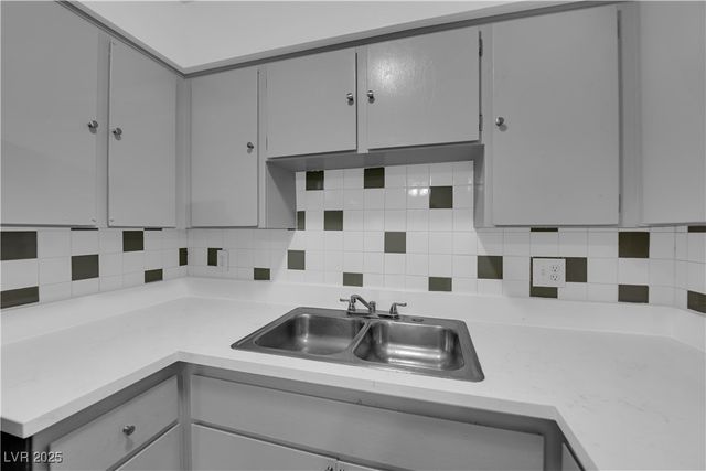 555 South Royal Crest Circle 2, Las Vegas, NV 89169