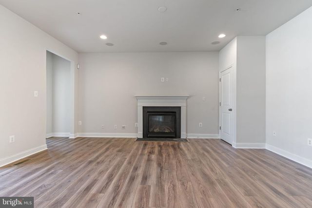 11337 FLAG CT, White Plains, MD 20695