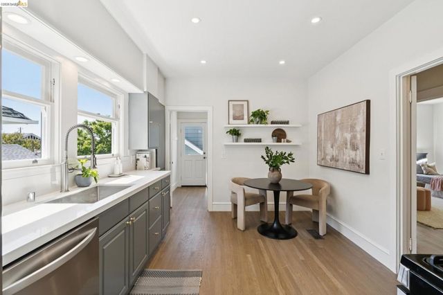 5451 Lawton Ave, Oakland, CA 94618