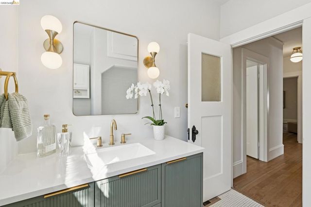 5451 Lawton Ave, Oakland, CA 94618