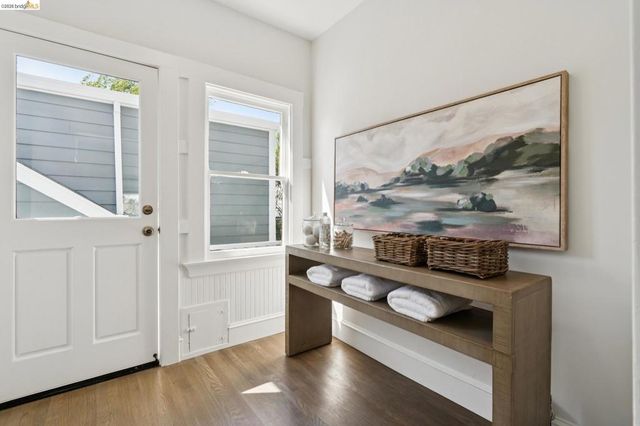 5451 Lawton Ave, Oakland, CA 94618