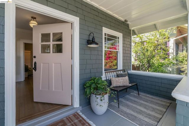 5451 Lawton Ave, Oakland, CA 94618