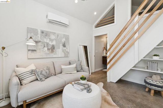 5451 Lawton Ave, Oakland, CA 94618