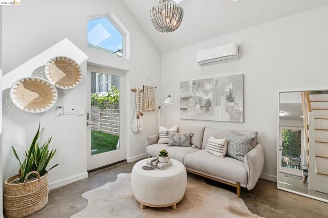 5451 Lawton Ave, Oakland, CA 94618