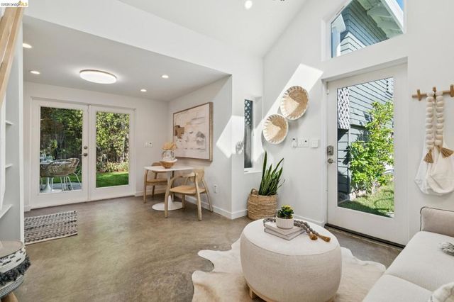 5451 Lawton Ave, Oakland, CA 94618