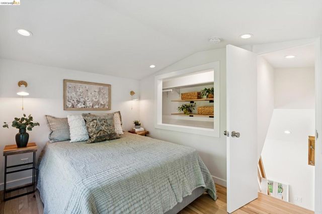 5451 Lawton Ave, Oakland, CA 94618