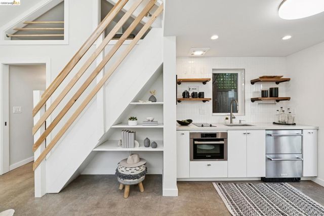 5451 Lawton Ave, Oakland, CA 94618