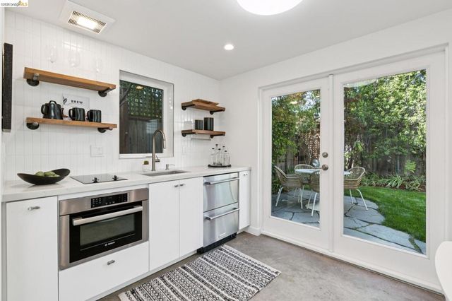 5451 Lawton Ave, Oakland, CA 94618