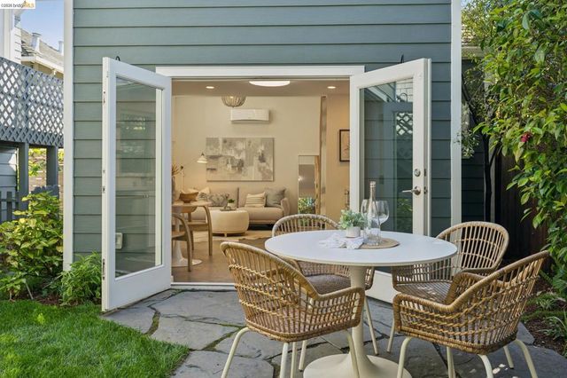 5451 Lawton Ave, Oakland, CA 94618