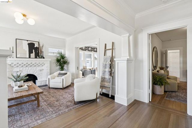 5451 Lawton Ave, Oakland, CA 94618