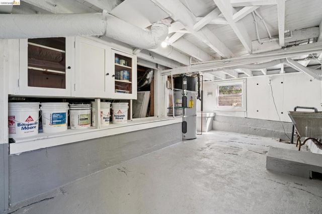 5451 Lawton Ave, Oakland, CA 94618