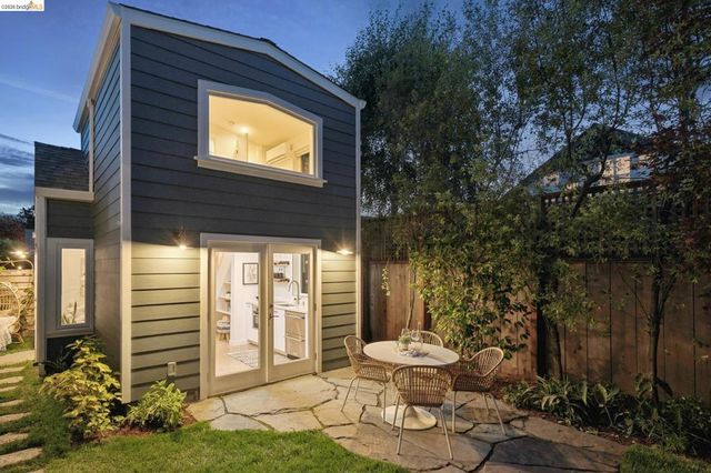 5451 Lawton Ave, Oakland, CA 94618