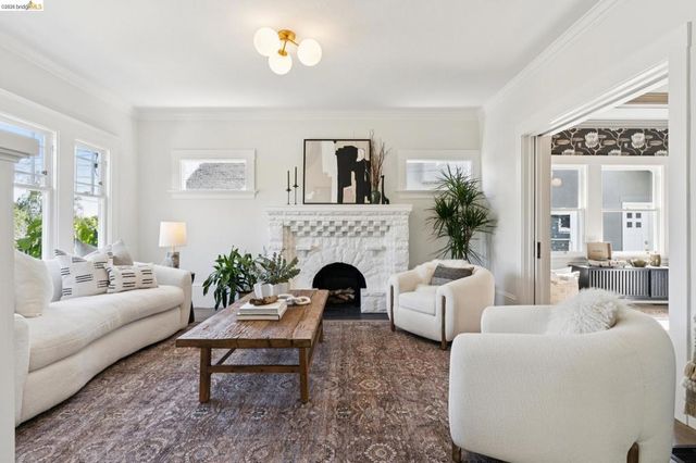 5451 Lawton Ave, Oakland, CA 94618