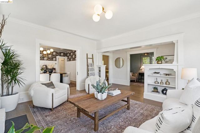 5451 Lawton Ave, Oakland, CA 94618