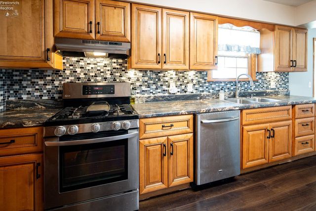 1620 Owen Rd, Northwood, OH 43619