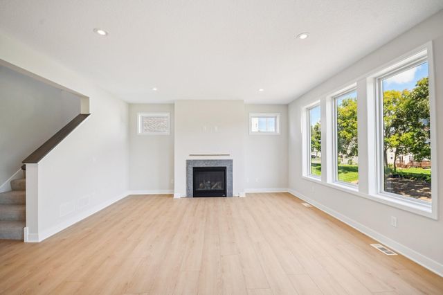 6135 Harkness Lane S, Cottage Grove, MN 55016