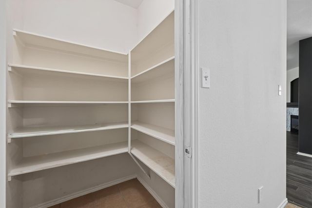 206 Unique Court, Rosharon, TX 77583