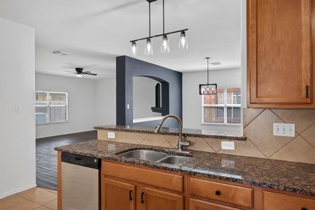 206 Unique Court, Rosharon, TX 77583