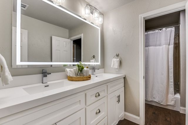 6805 Blake Drive, Arlington, TX 76001