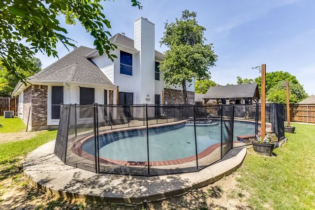 6805 Blake Drive, Arlington, TX 76001
