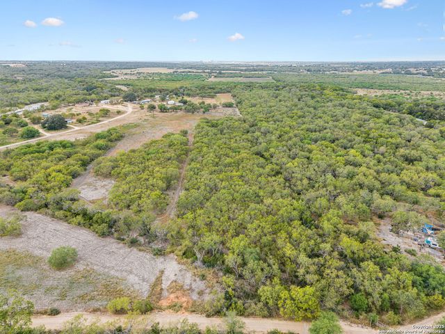 3808 County Road 128, Floresville, TX 78114