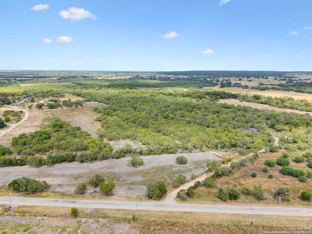 3808 County Road 128, Floresville, TX 78114