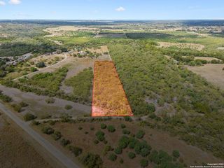 3808 County Road 128, Floresville, TX 78114