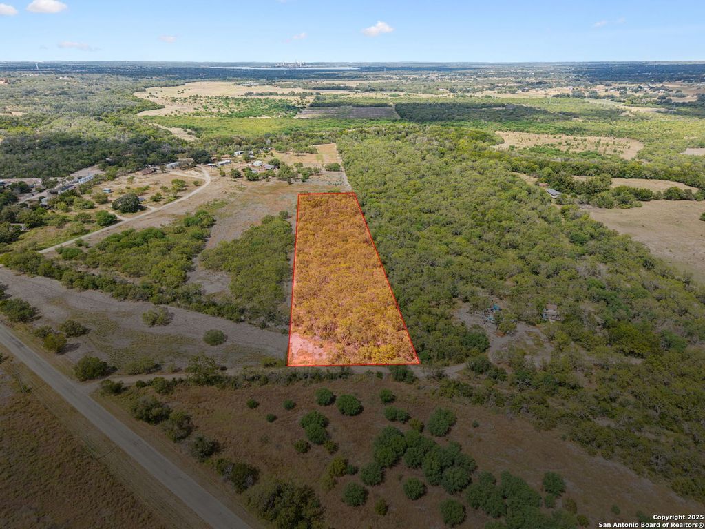 3808 County Road 128, Floresville, TX 78114