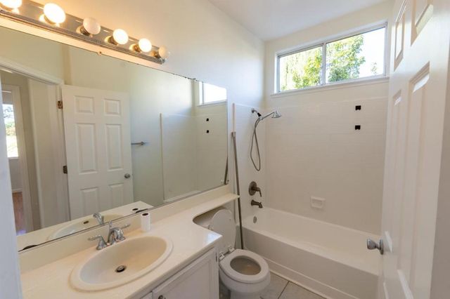 441 Adrian Court, Hollister, CA 95023