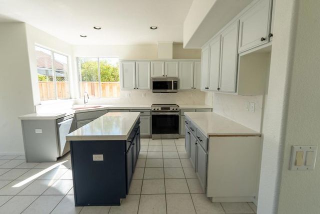 441 Adrian Court, Hollister, CA 95023