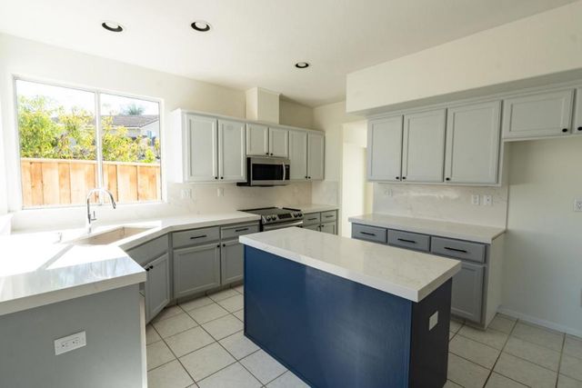 441 Adrian Court, Hollister, CA 95023