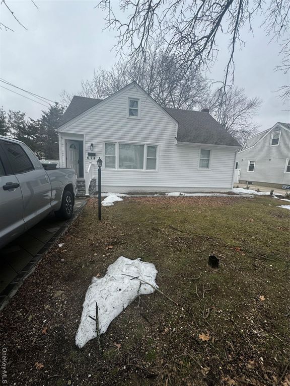 674 Winthrop Drive, Uniondale, NY 11553