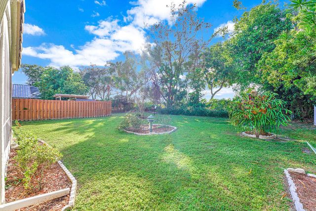 1883 Oak Berry Circle, Wellington, FL 33414