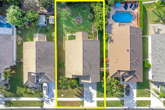 1883 Oak Berry Circle, Wellington, FL 33414