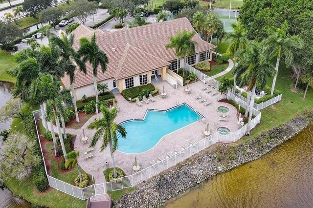 1883 Oak Berry Circle, Wellington, FL 33414