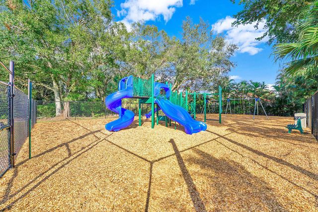 1883 Oak Berry Circle, Wellington, FL 33414