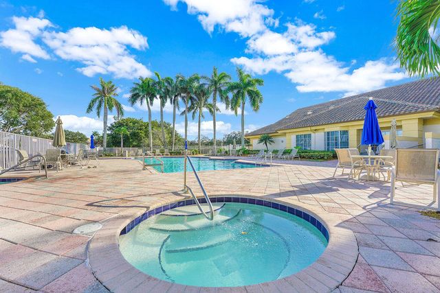 1883 Oak Berry Circle, Wellington, FL 33414