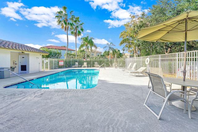 1883 Oak Berry Circle, Wellington, FL 33414