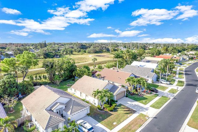 1883 Oak Berry Circle, Wellington, FL 33414