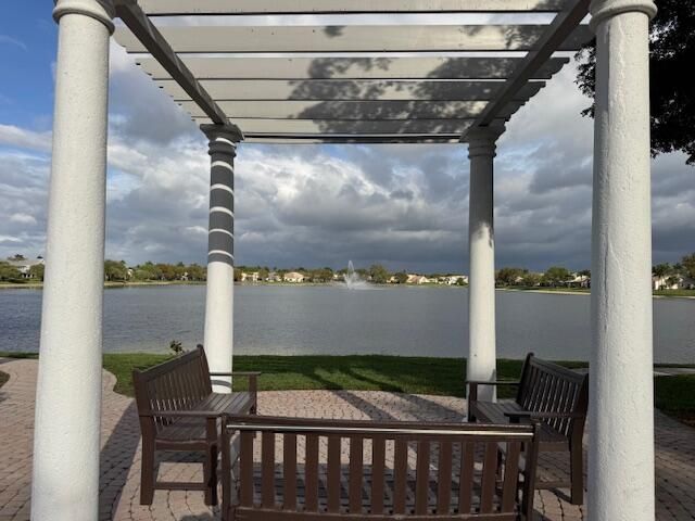 1883 Oak Berry Circle, Wellington, FL 33414